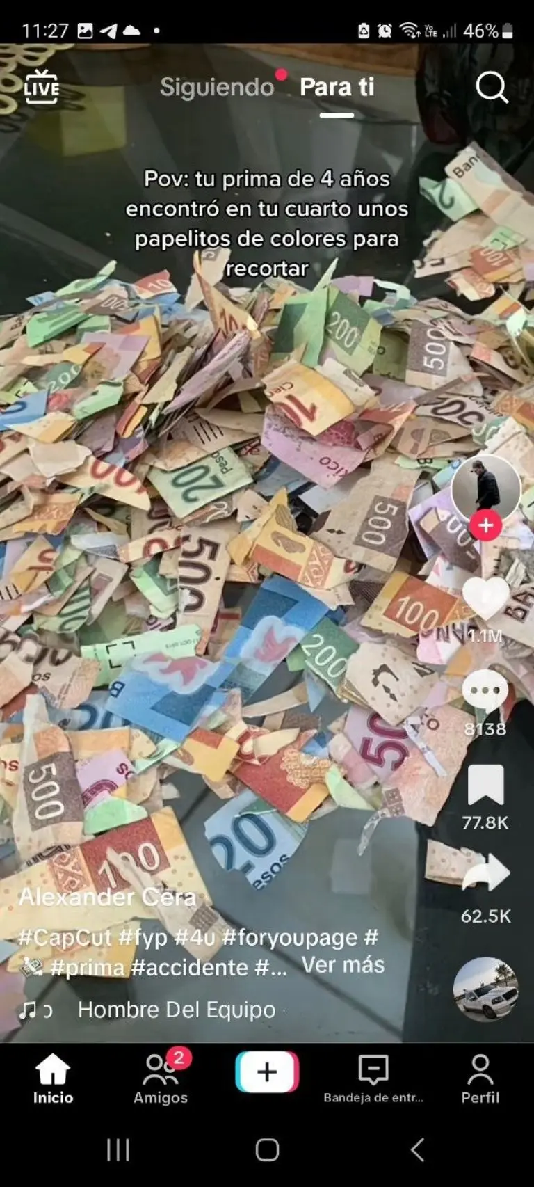 Niña recorta billetes de su primo - Tomada de video
