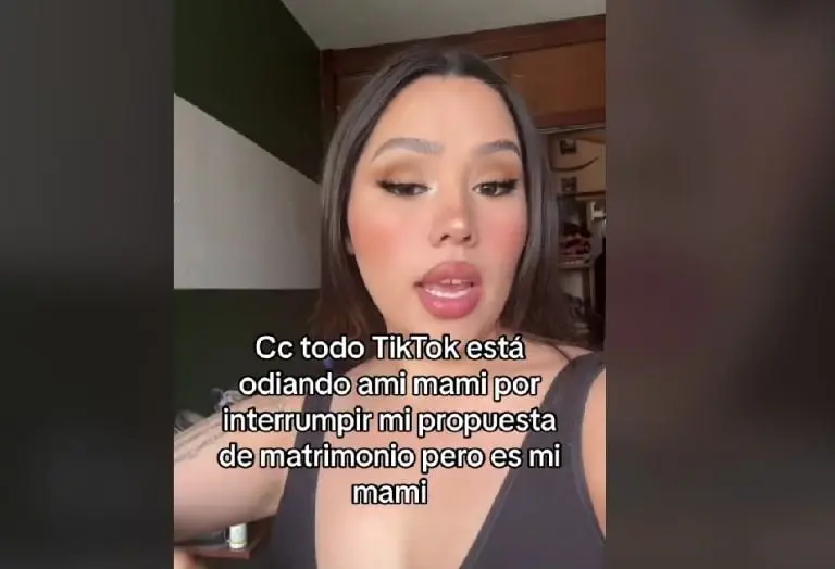 Joven defiende a su mamá de las críticas (TikTok)