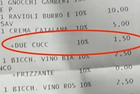 Los clientes de un restaurante se llevaron una sorpresa al recibir la cuenta, ya que les habían cobrado 1,50 euros, es decir, aproximadamente 27 pesos,  por la segunda cuchara que utilizaron para compartir el postre