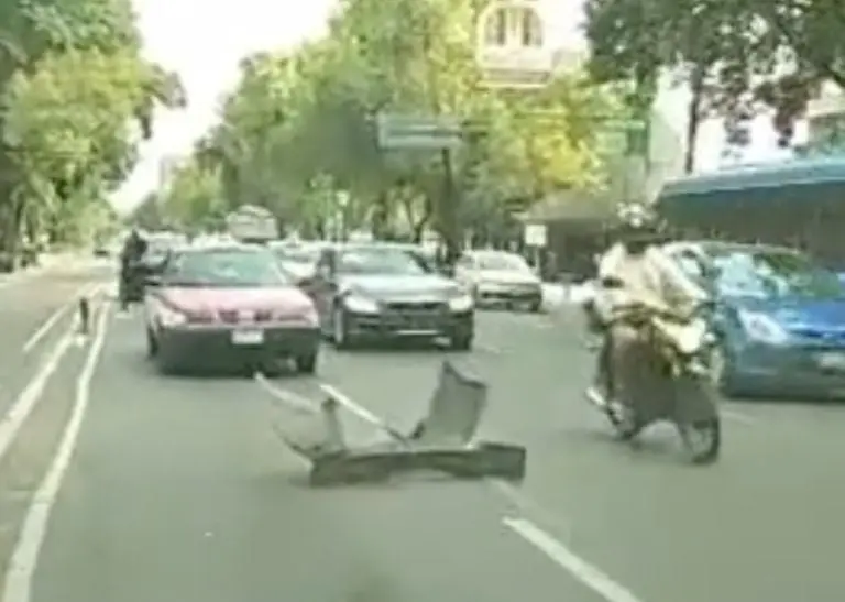 VIDEO: conductor persigue taxista que atropelló motociclista y se dio a la fuga. Foto: Tik tok