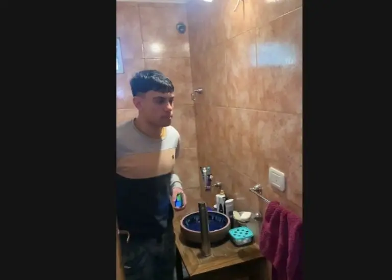 Albañil deja mal el baño (TikTok)