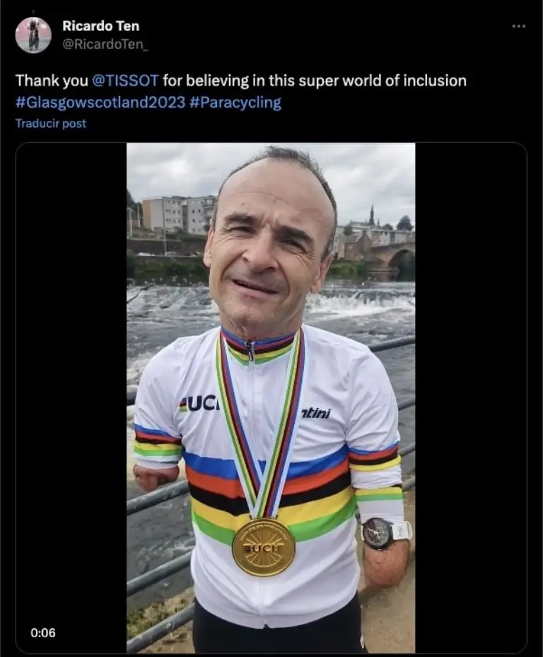 Ciclista paralímpico sin brazos da una lección de grandeza al recibir premio Créditos @RicardoTen_
