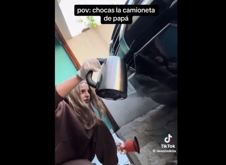 Jove choca el auto de su papá (TikTok)