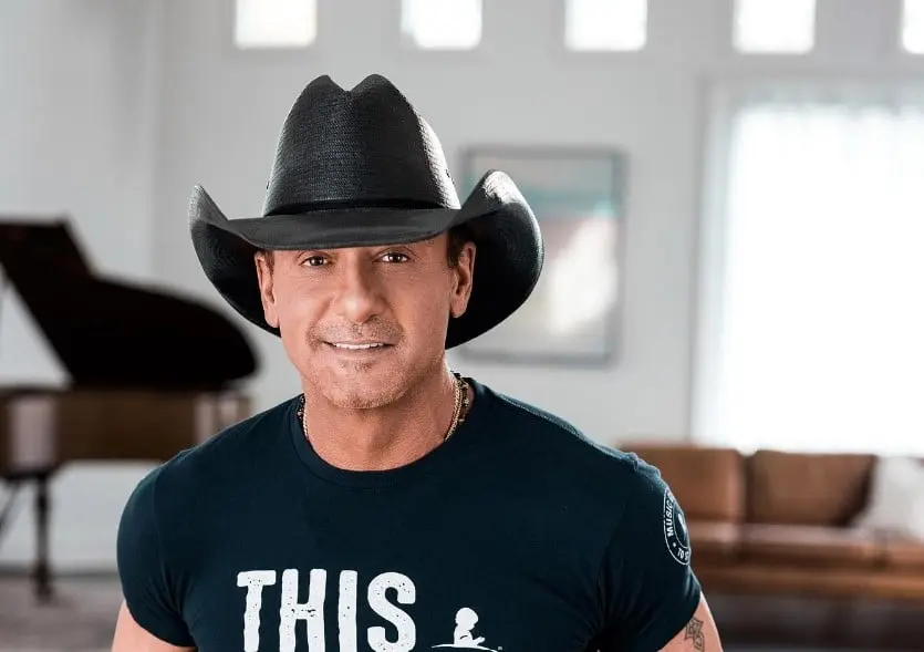 Ahora tiene 56 a&ntilde;os, est&aacute; casado con Faith Hill y tienen 3 hijas. Ha participado en las series Yellowstone y 1883.