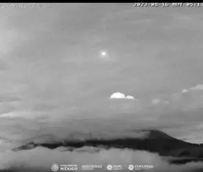 Extraña luz es captada sobre el volcán Popocatépetl