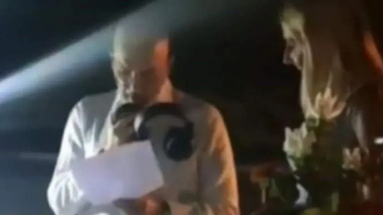 El hombre denunció la supuesta traición de su novia frente a cientos de invitados Créditos: Captura de pantalla