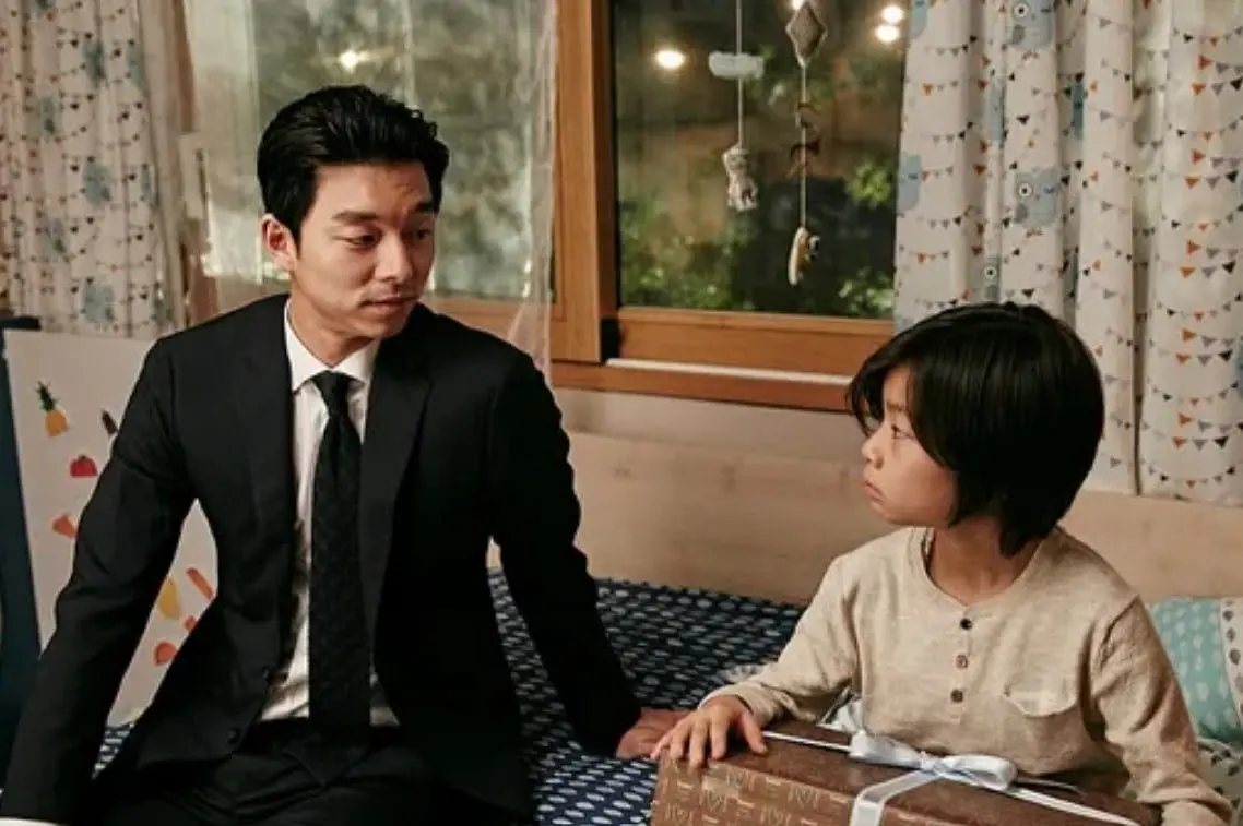 Mientras un virus zombi se extiende por Corea del Sur, un grupo de personas luchan por sobrevivir y toman un tren en Se&uacute;l hacia Busan, la &uacute;nica ciudad segura del pa&iacute;s.