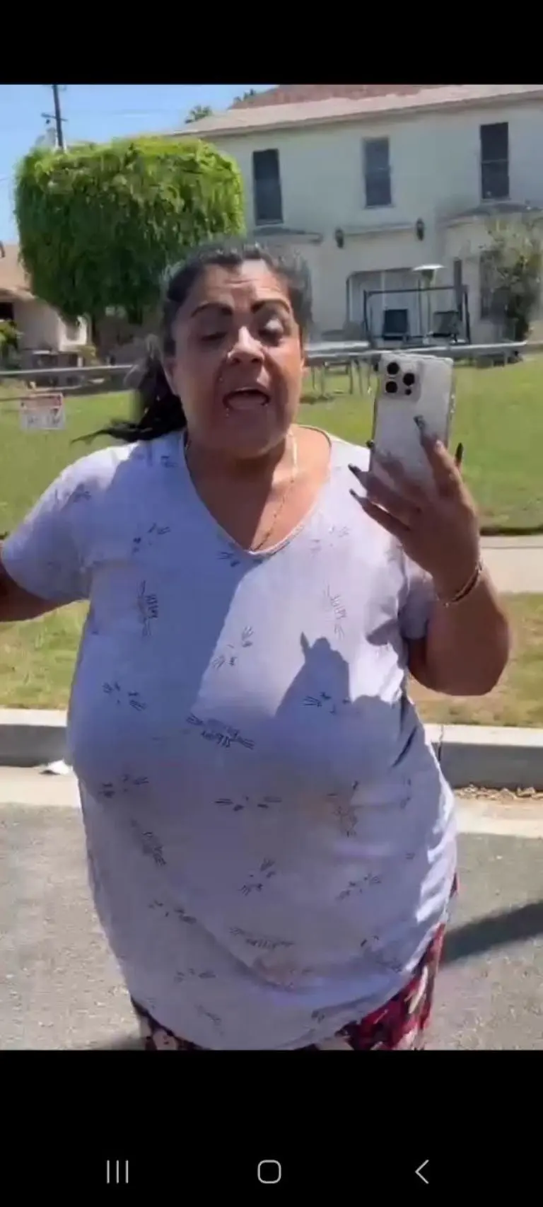 Mexicana corre a tamalero de su casa en EU - Tomada de video