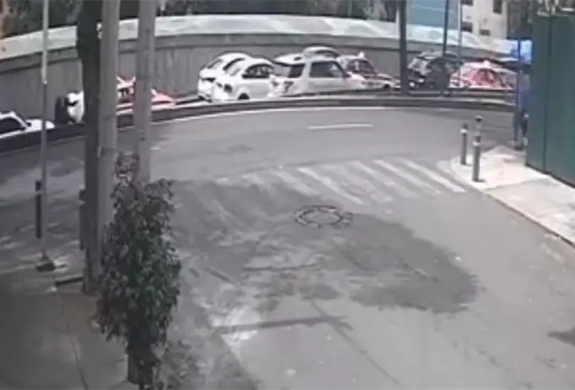 C&aacute;maras de seguridad captaron el momento exacto de la agresi&oacute;n. 