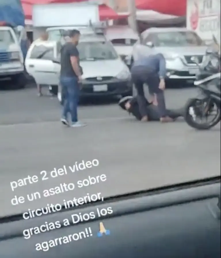 VIDEO: Captan asalto a conductor en Circuito Interior, ya los detuvieron. Foto: Tik tok
