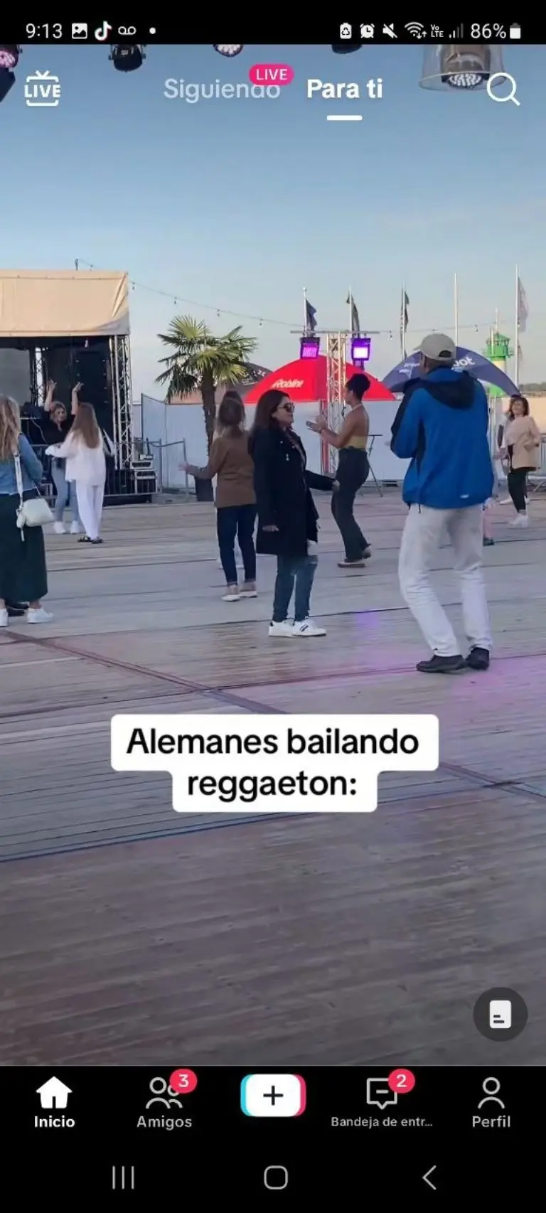 Alemanes bailando reguetón - Tomada de video