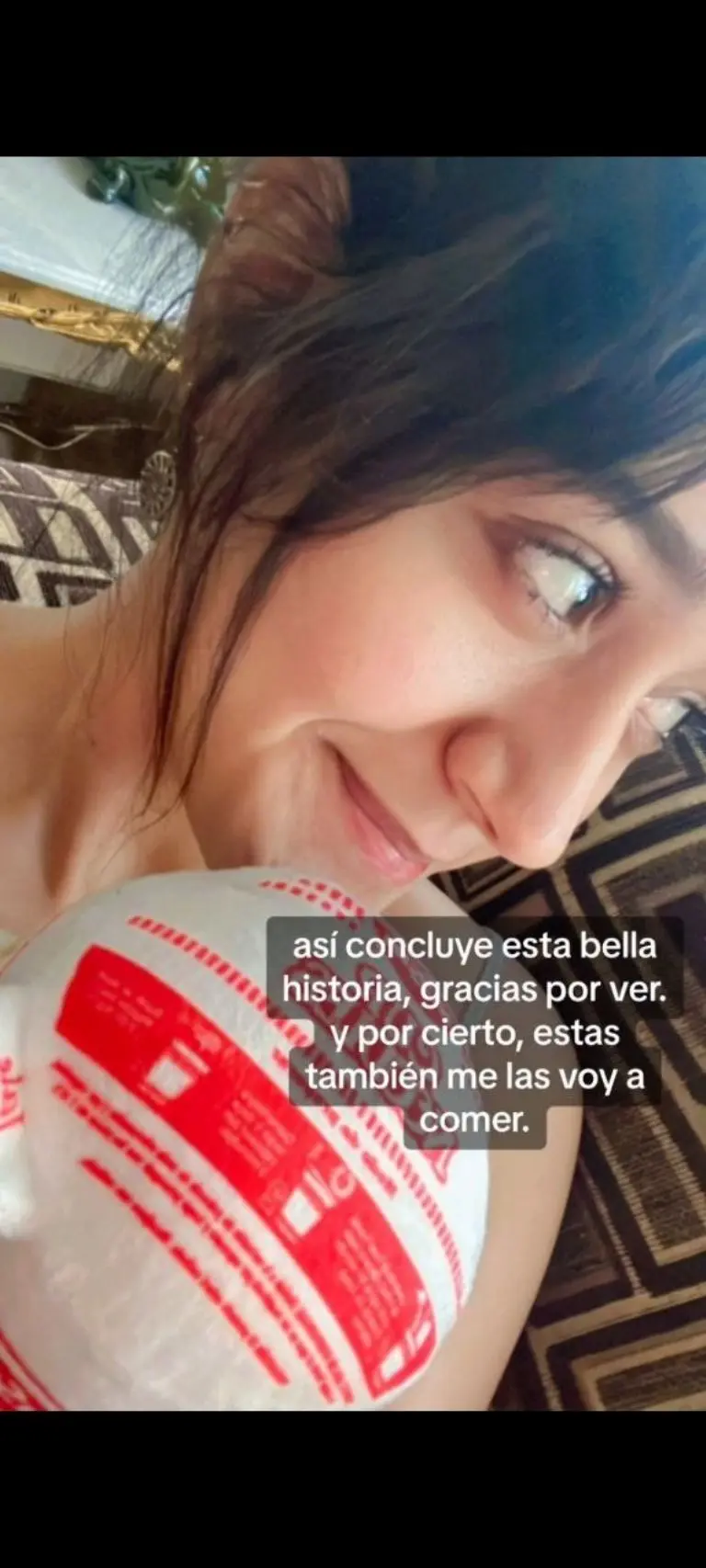 Joven recibe regalo de Nissin - Tomada de video