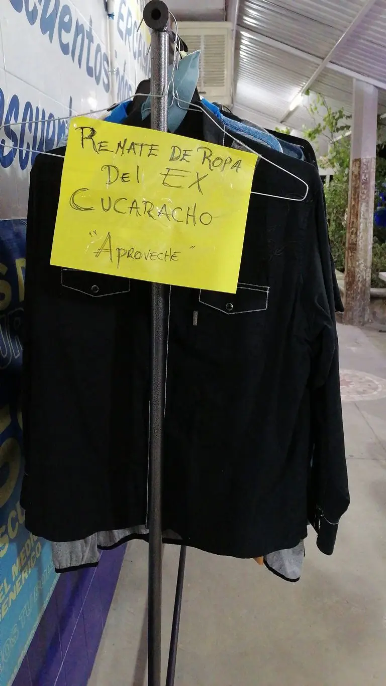 Mujer vende la ropa de su exmarido (Facebook)