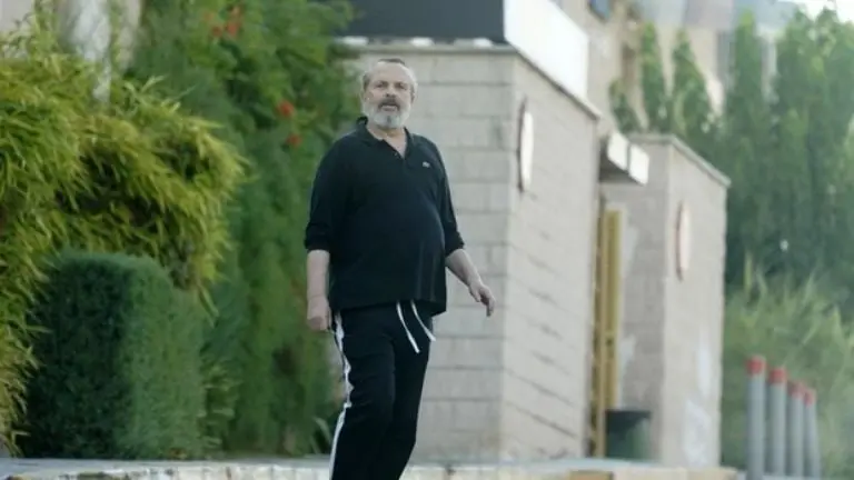 Miguel Bosé sufre asalto en su casa, 8 encapuchados lo encañaron. Foto: Especial