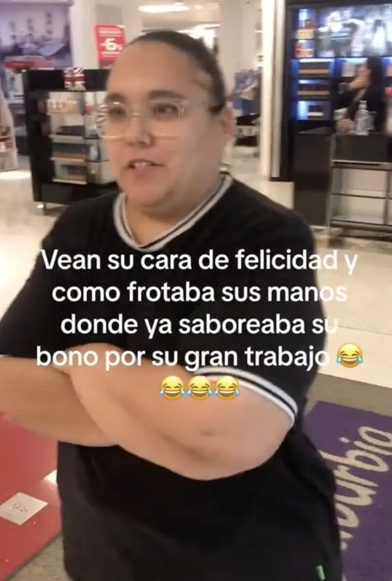 Trabajadora de Suburbia acusa falsamente a joven de robarse tenis. Foto: Tik Tok (lookatthemisrael)
