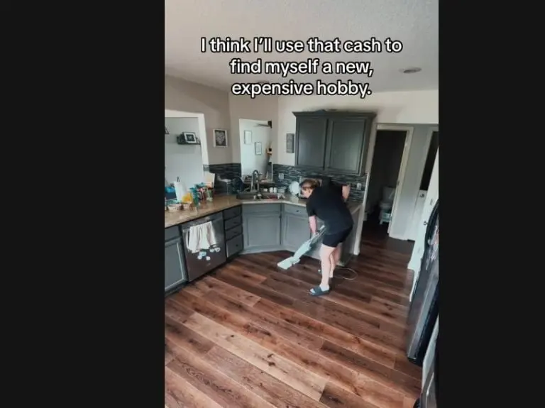 Mujer le cobra a su marido por limpiar (TikTok)