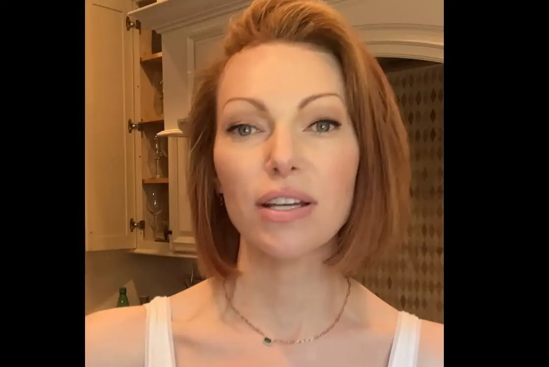 Ahora tiene 43 años, es madre de 2 hijos y está casada con el actor Ben Foster. Ha participado en las series Orange Is the New Black y El show de los 90.