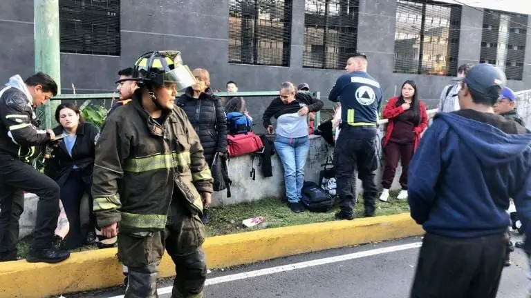 Choque de microbús en Portales deja 10 lesionados, iba a exceso de velocidad. Foto: Twittter