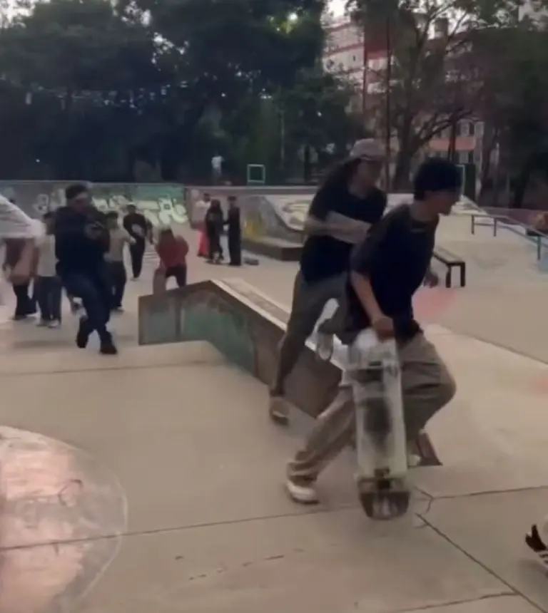 VIDEO: pelea entre policías y patinadores en Parque Lira deja varios heridos. Foto: Hijos de la Patineta