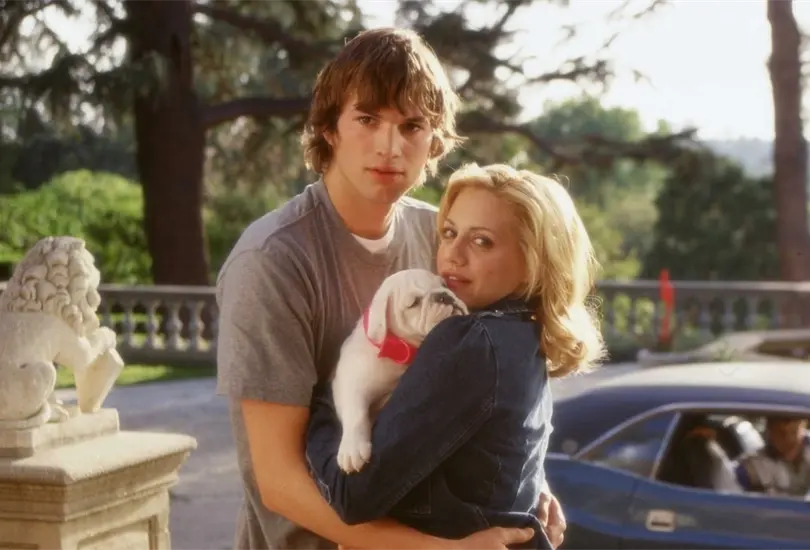 Reci&eacute;n casados fue una pel&iacute;cula de comedia rom&aacute;ntica que se estren&oacute; en 2003. La historia sigue la vida de Tom y Sarah, una pareja que se cas&oacute; a pesar de tener poco tiempo de novios y de que la familia de ella se opon&iacute;a.
