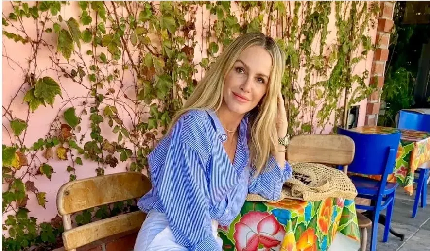 Ahora tiene 47 a&ntilde;os, est&aacute; divorciada y es madre de un hijo. Ha participado en series como All American y Castle.