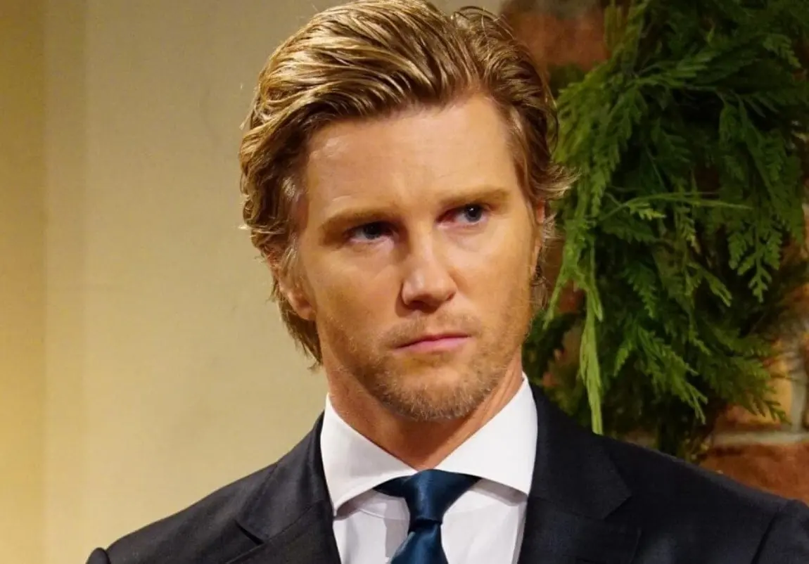 Ahora tiene 48 a&ntilde;os y est&aacute; casado con la actriz Amelia Heinle. Ha participado en pel&iacute;culas como Tropa de h&eacute;roes y S&oacute;lo los valientes.