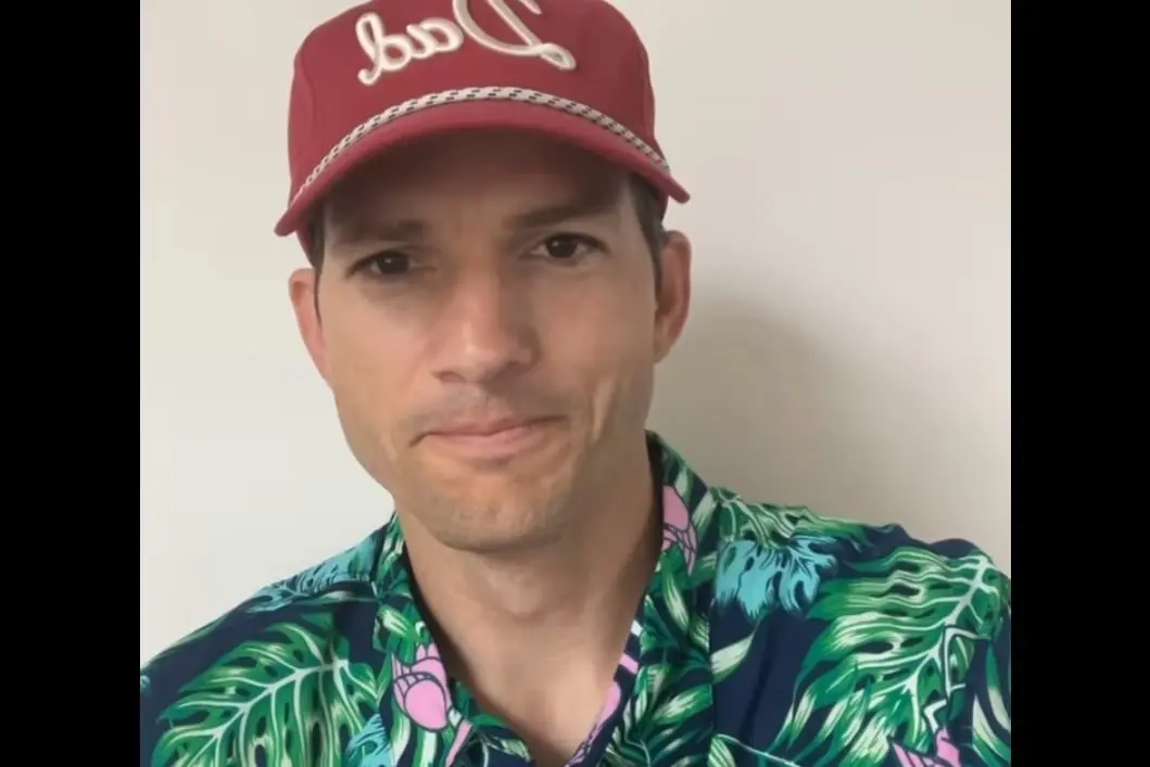 Ahora tiene 45 a&ntilde;os, est&aacute; casado con la actriz  Mila Kunis y tienen dos hijos. Ha protagonizado pel&iacute;culas como Amigos con derechos y Tu casa o la m&iacute;a.