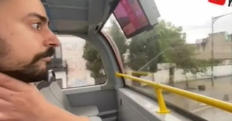 Argentino se sorprende por viajar en Metrobús .- Tomada de video