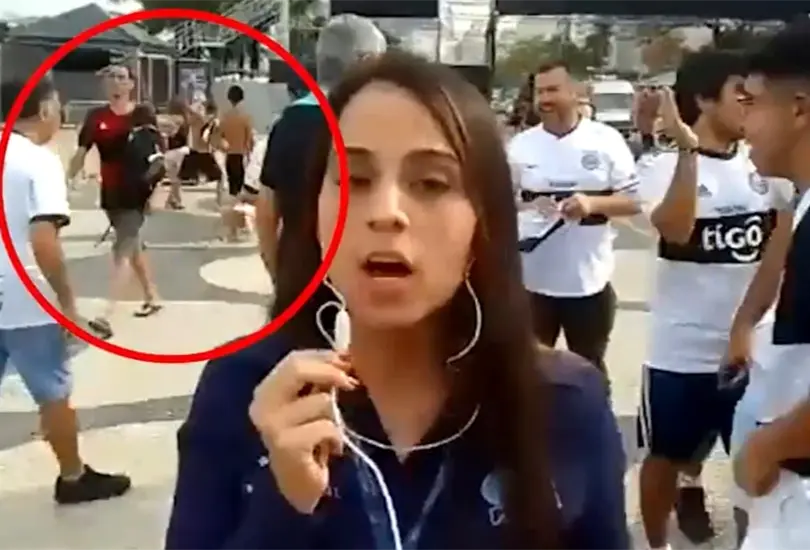 En redes sociales se hizo viral un momento indignante, en el cual una mujer fue víctima de un robo a plena luz del día y en medio de una multitud, sin que nadie acudiera en su auxilio a pesar de la cantidad de personas presentes en el lugar. En redes sociales se hizo viral un momento indignante, en el cual una mujer fue víctima de un robo a plena luz del día y en medio de una multitud, sin que nadie acudiera en su auxilio a pesar de la cantidad de personas presentes en el lugar.