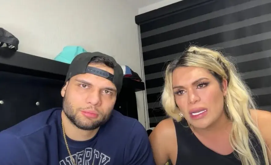 Los fans de Wendy han criticado su cercanía con Marlon Colmenarez, a quien acusar de solo quererla por interés, aunque ellos aseguran que solo son amigos.