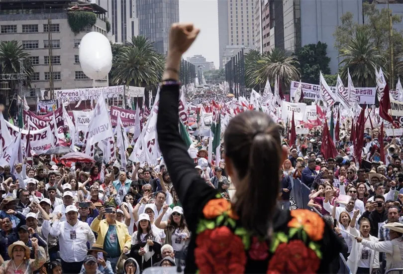 Mitin previo a  la encuesta interna de Morena