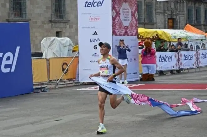 El boliviano hizo récord histórico en Maratón de la CDMX. El boliviano hizo récord histórico en Maratón de la CDMX.