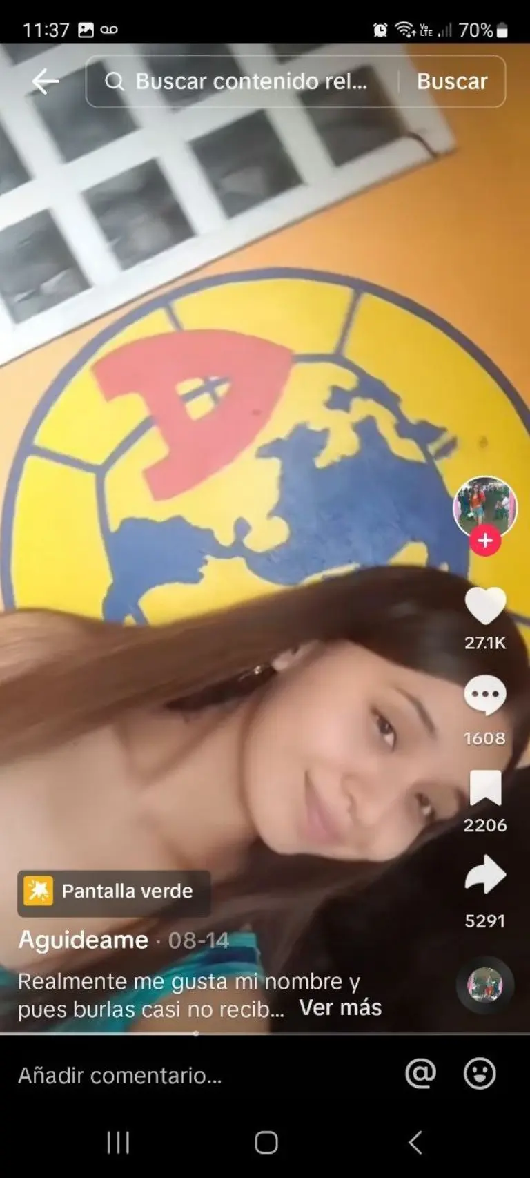 Joven presume peculiar nombre - Tomada de video