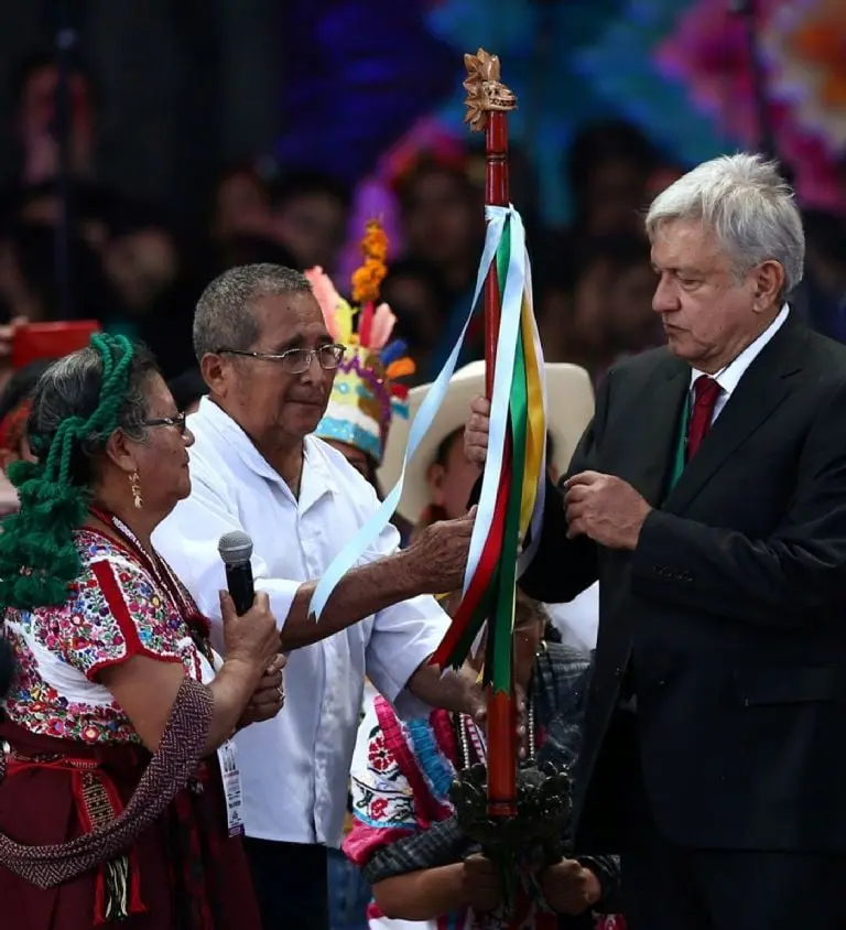 AMLO recibió el bastón de mando desde su primer día como presidente, el 1 de diciembre de 2018. Foto: Gobierno de México