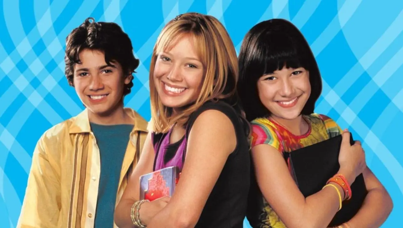 Lizzie McGuire fue una popular serie de Disney, protagonizada por Hilary Duff, que se estrenó en 2001. La serie gira entorno a una chica llamada Lizzie, quien se enfrenta a problemas comunes de la adolescencia, junto a sus amigos Miranda y Gordon.