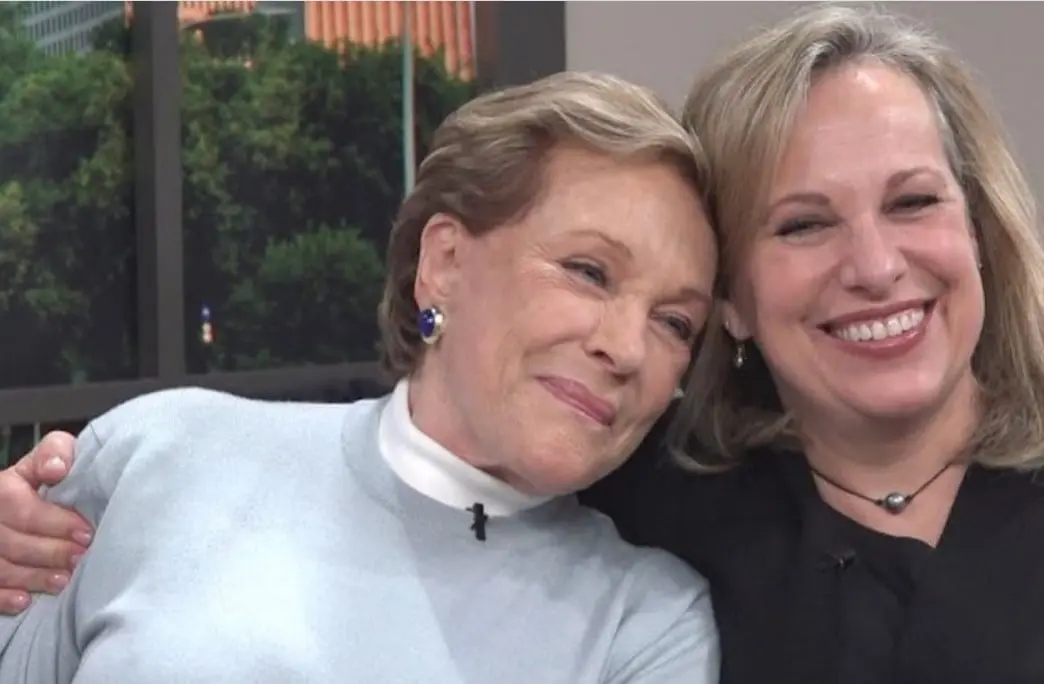 Ahora tiene 87 a&ntilde;os y es madre de 3 hijas. En los &uacute;ltimos a&ntilde;os ha trabajado dando voz a Lady Whistledown en la serie de Los Bridgerton.