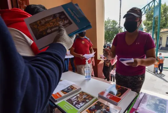 Gobernadores de Morena defienden  la distribución de los libros de la SEP. 