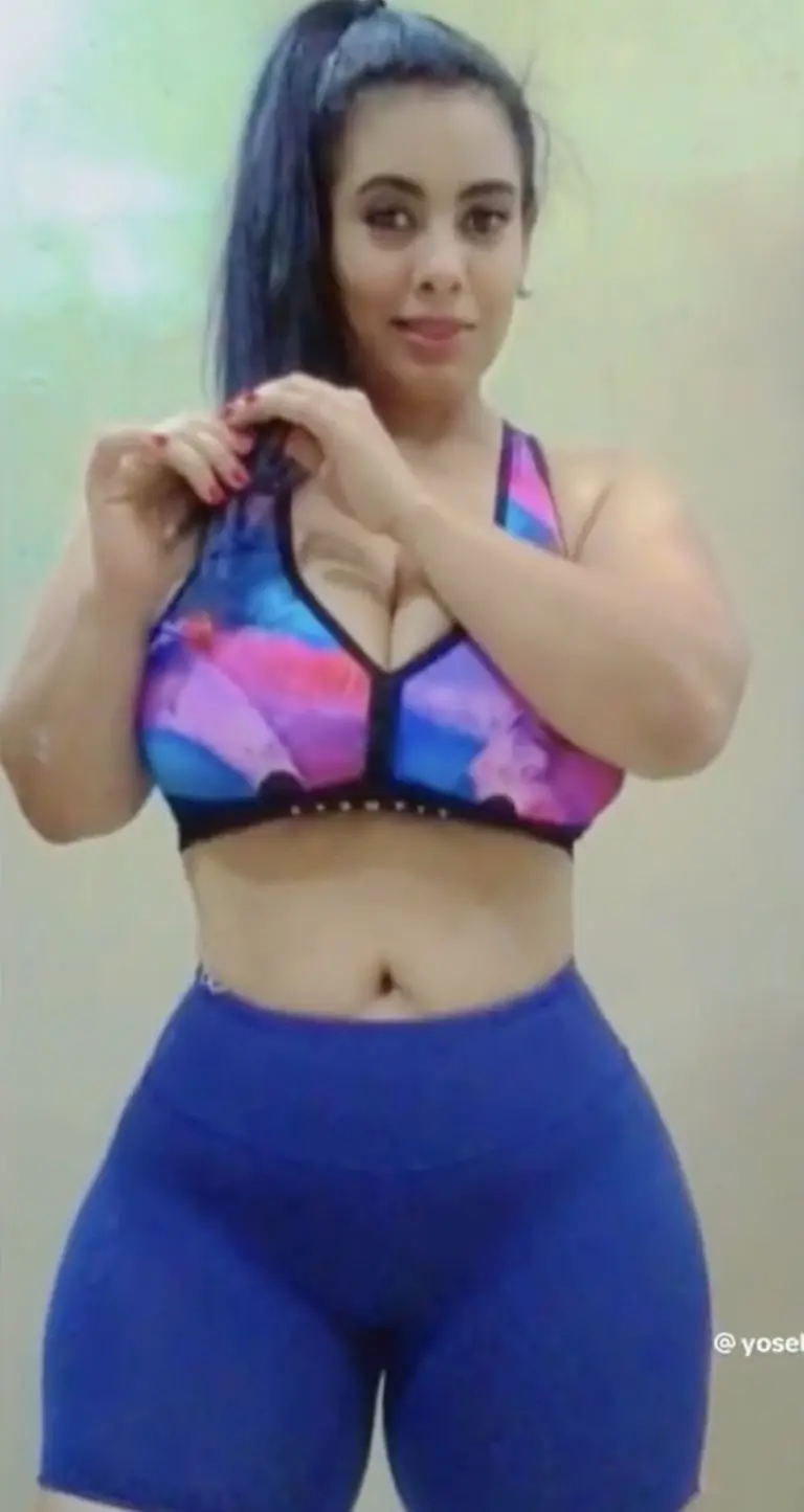 Conductora de televisión se hace viral por trabajar como maestra de primaria. Foto: Tik Tok