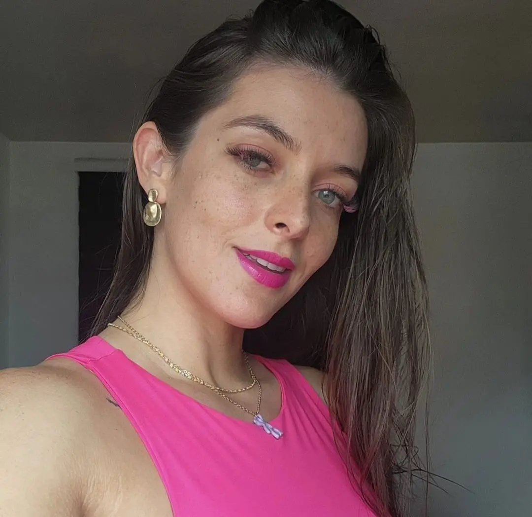 Otros también le recordaron que había prometido quedarse sola tras la muerte de su novio.