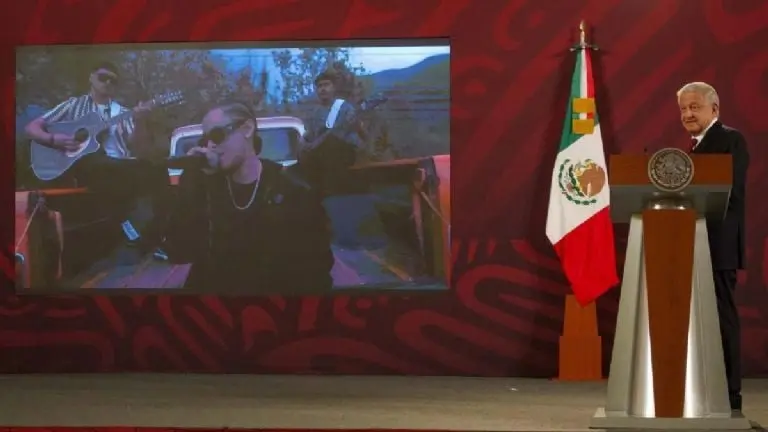 AMLO defiende a Yahritza y su Esencia tras polémica; anuncia concierto en el Zócalo CDMX. Foto: Gobierno