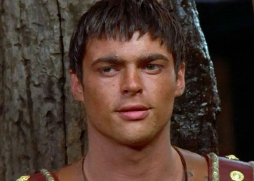 Karl Urban interpret&oacute; a C&eacute;sar