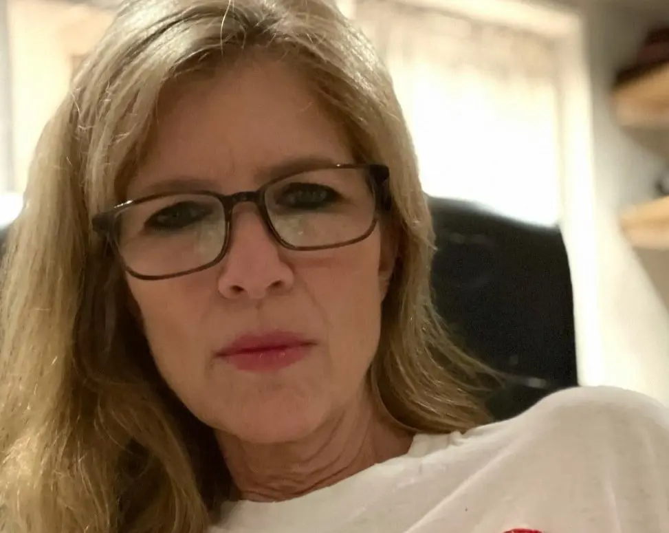 Ahora tiene 50 a&ntilde;os, se alej&oacute; de la actuaci&oacute;n y ahora es escritora.