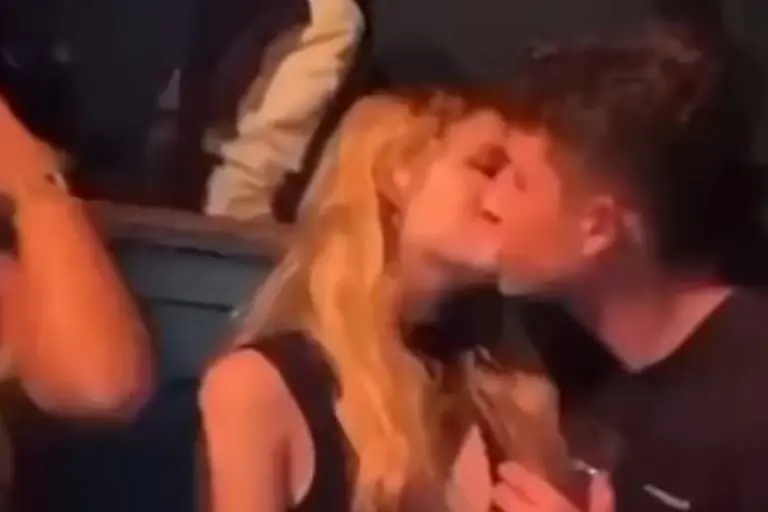 Jóvenes se besan con pasión y todo termina mal - Tomada de video