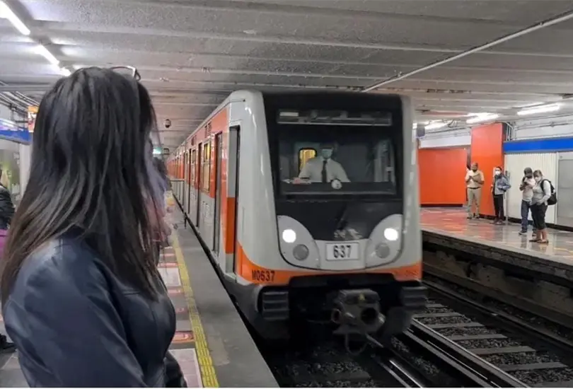Es el fin: escribió el hombre antes de empujar a una joven al Metro Hidalgo. Es el fin: escribió el hombre antes de empujar a una joven al Metro Hidalgo.