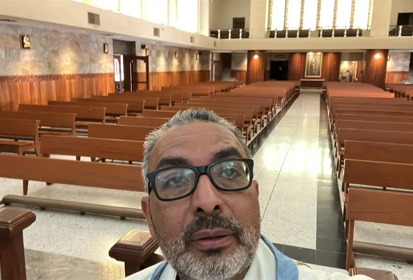 Novios dejan plantado al sacerdote Novios dejan plantado al sacerdote