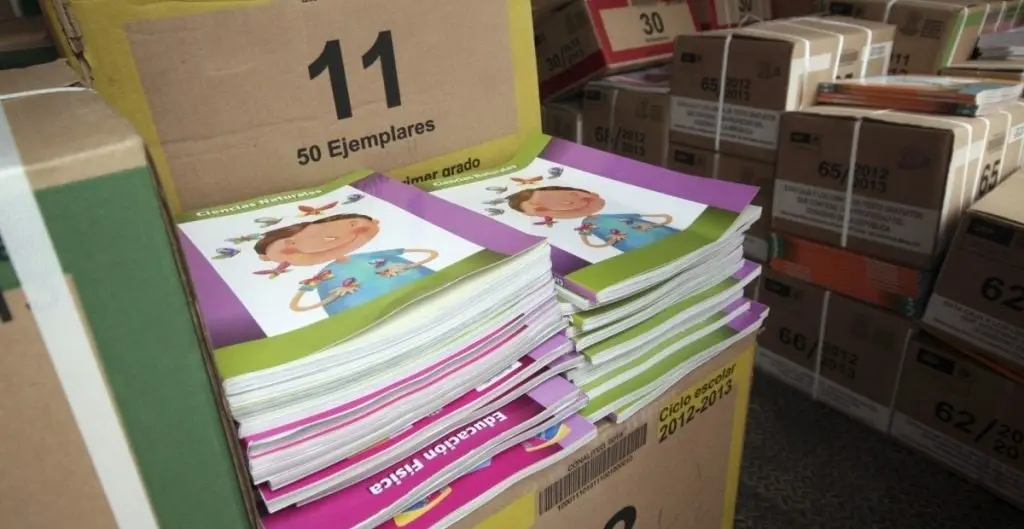 La oposición convocará a expertos, maestros y padres de familia para debatir los materiales de la SEP. La oposición convocará a expertos, maestros y padres de familia para debatir los materiales de la SEP.
