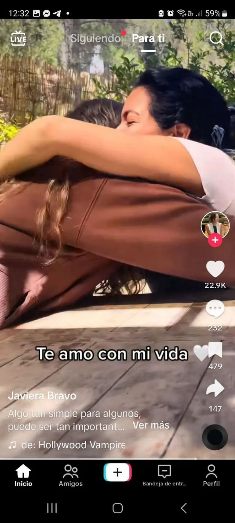 Mamá rompe en llanto porque su hija se cambió de apellido - Tomada de video