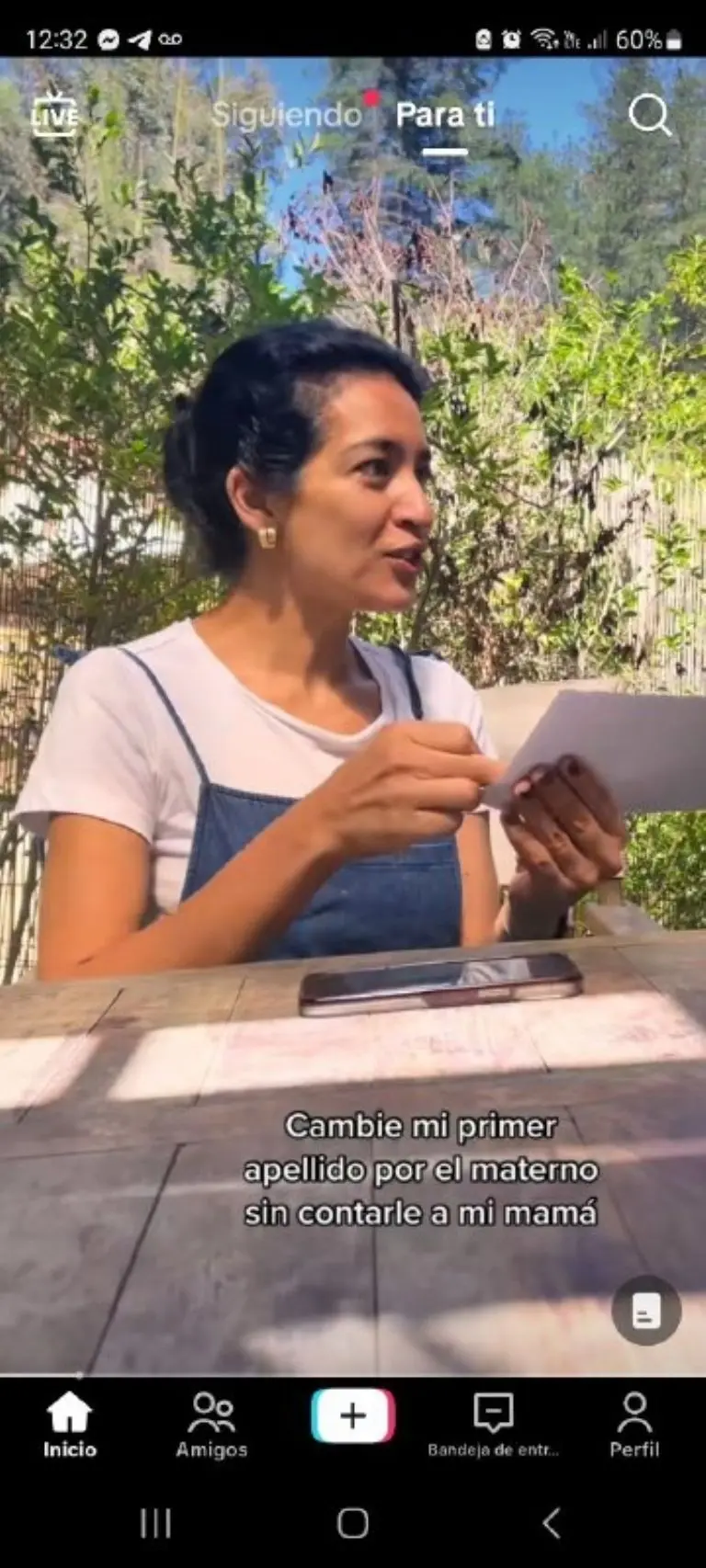 Mamá rompe en llanto porque su hija se cambió de apellido - Tomada de video