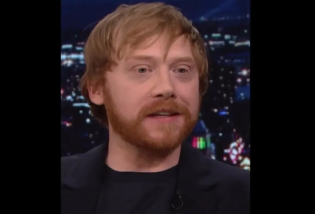 Ahora tiene 34 a&ntilde;os, mantiene una relaci&oacute;n con la actriz Georgia Groome y tienen una hija. Ha participado en las series Servant y Agatha Christie: El misterio de la gu&iacute;a de ferrocarriles.