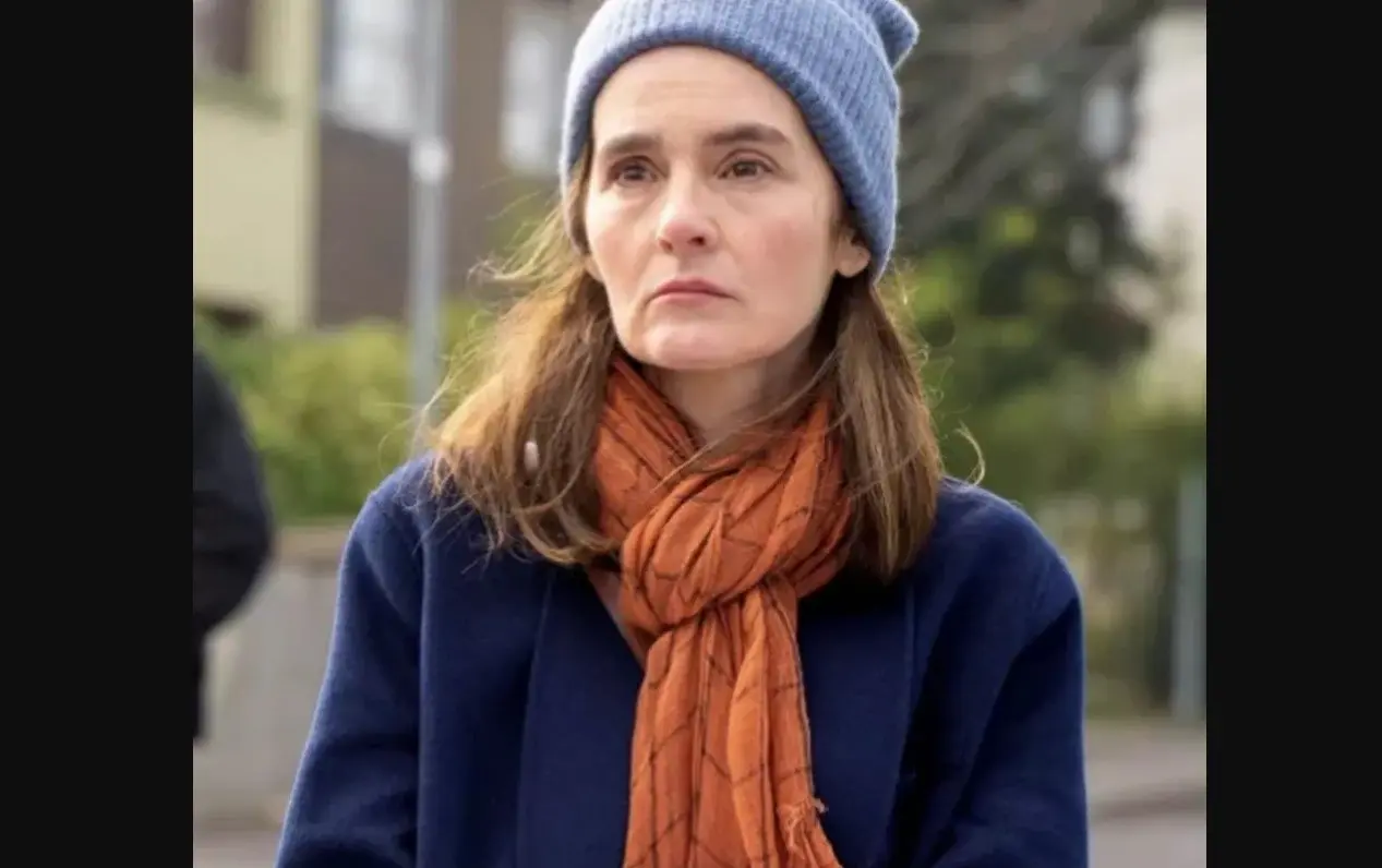 Ahora tiene 57 a&ntilde;os, ha trabajado en otras pel&iacute;culas como Bridget Jones' Baby y Mira c&oacute;mo corren.